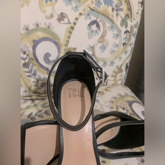 Time Thru Black Heels Size 7.5 - Picture 4 of 6